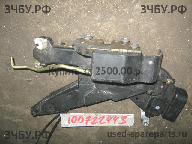 Toyota RAV 4 (2) Замок двери передней левой