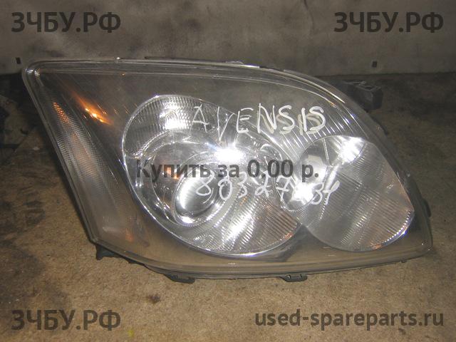 Toyota Avensis 2 Фара правая
