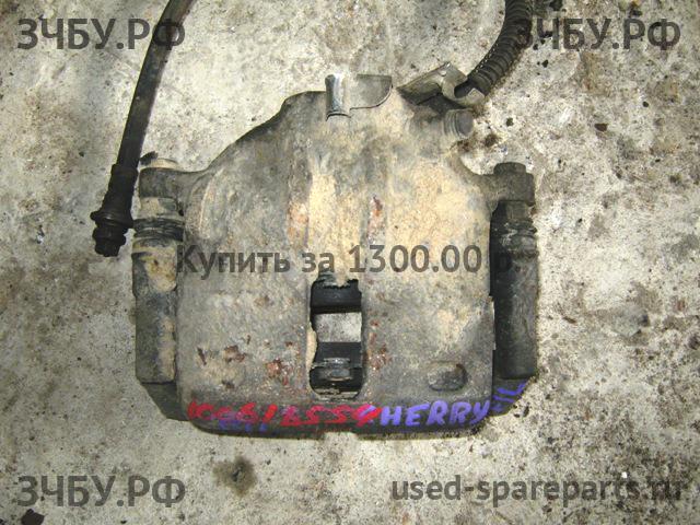 Chery Fora (A21) Суппорт передний левый (в сборе со скобой)