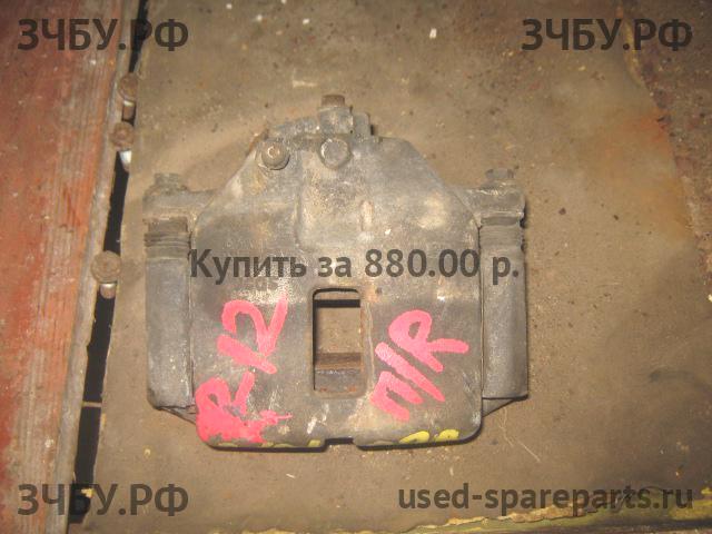 Nissan Primera P12 Суппорт передний правый (в сборе со скобой)