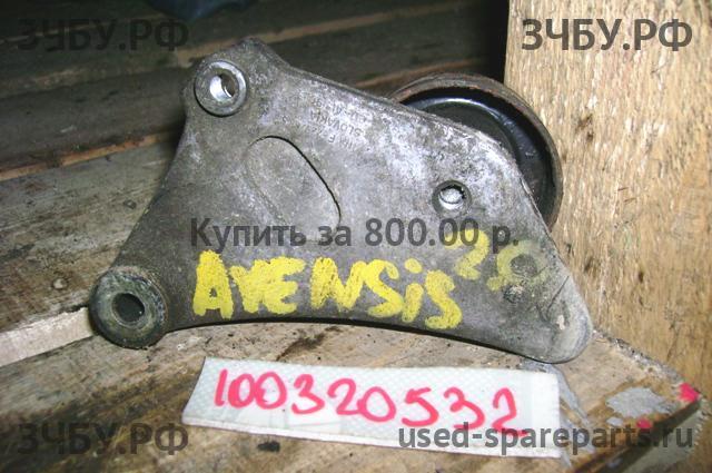 Toyota Avensis 2 Кронштейн ролика натяжения ремня