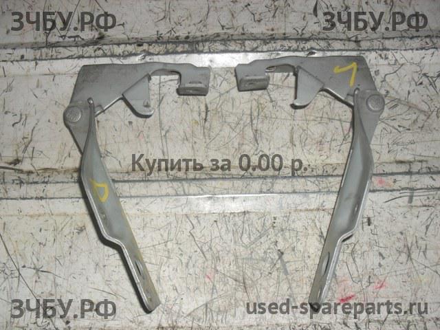 Nissan Almera Classic Петля капота
