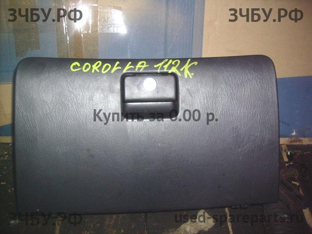 Toyota Corolla (E12) Бардачок