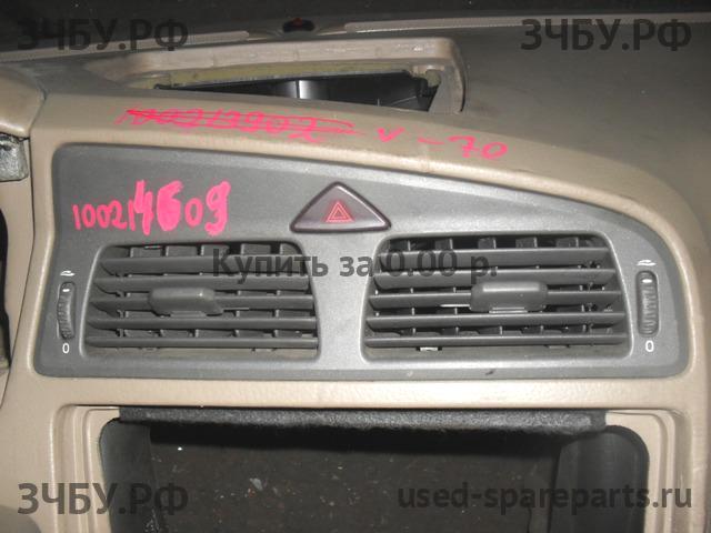 Volvo XC-70 Cross Country (1) Кнопка аварийной сигнализации