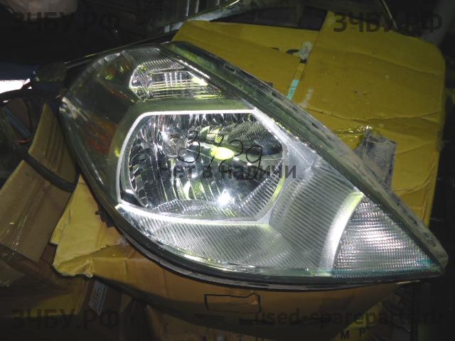 Nissan Tiida 1 Фара правая