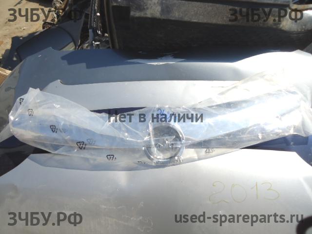 Opel Astra H Решетка радиатора