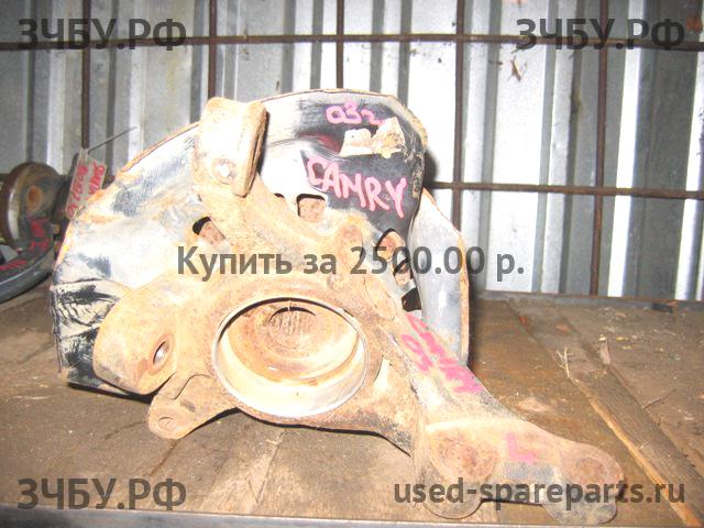 Toyota Camry 5 (V30) Кулак поворотный передний левый (со ступицей)