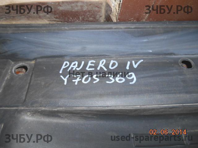 Mitsubishi Pajero/Montero 4 Накладка заднего бампера