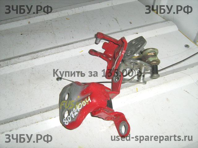 Ford Fusion Петля двери