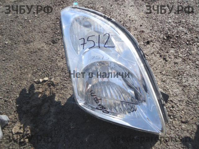 Suzuki Swift 2 Фара правая