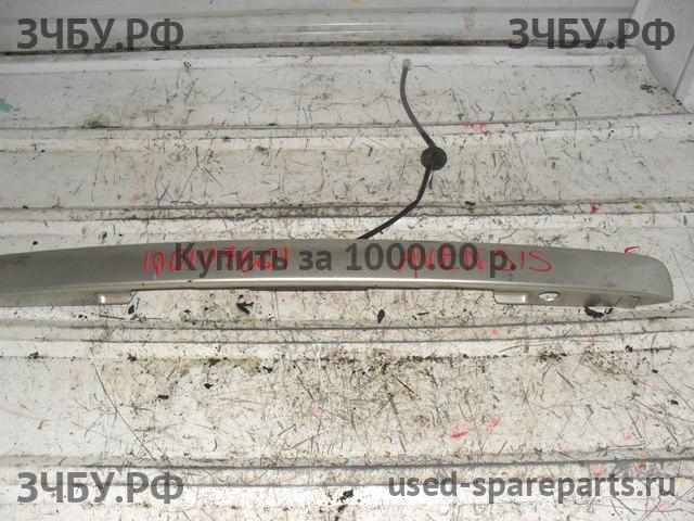 Toyota Avensis 2 Накладка на крышку багажника