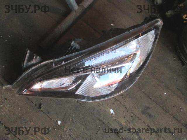 Opel Astra J Фара левая
