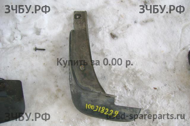 Toyota Corolla (E12) Брызговик передний левый
