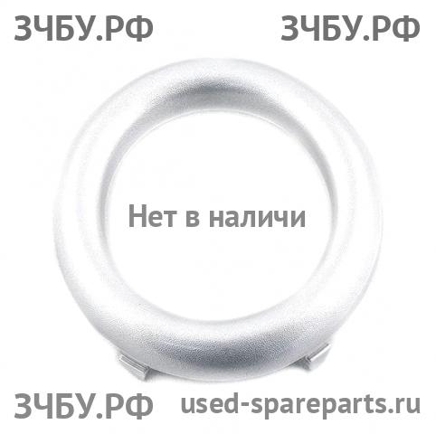 Mitsubishi Pajero/Montero Sport 2 (KH) Рамка противотуманной фары левой