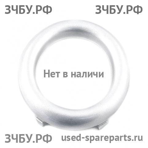 Mitsubishi Pajero/Montero Sport 2 (KH) Рамка противотуманной фары правой