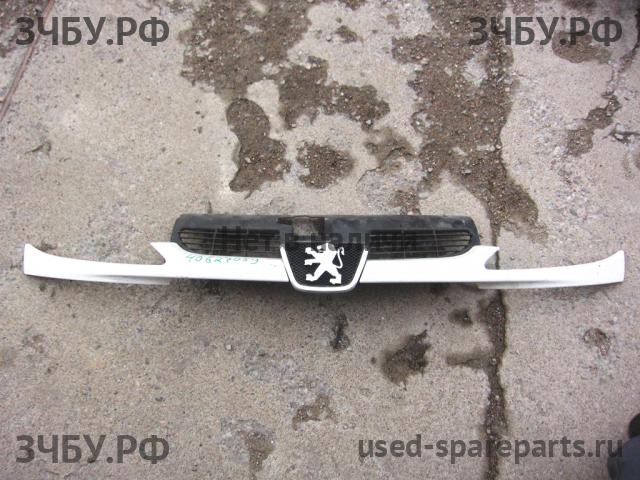 Peugeot 206 Решетка радиатора