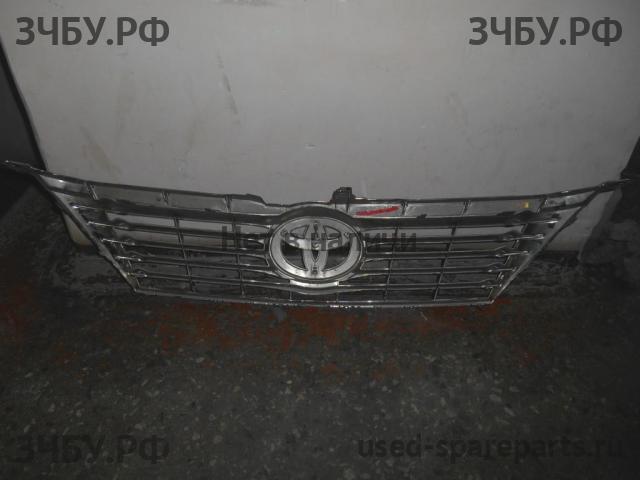 Toyota Camry 7 (V50) Решетка радиатора