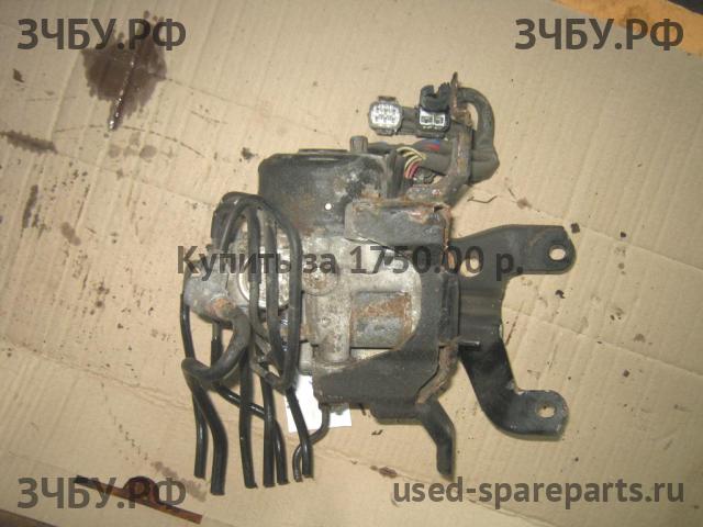 Lexus GS (1) 300 Блок ABS (насос)