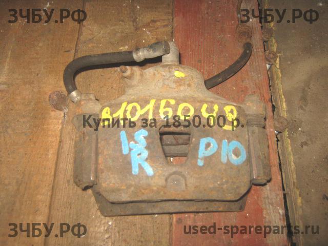Nissan Primera P10 Суппорт передний правый (в сборе со скобой)