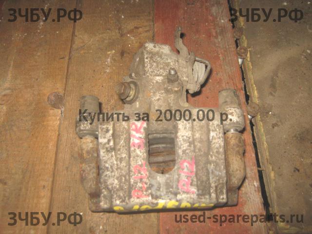 Nissan Primera P12 Суппорт задний правый (в сборе со скобой)