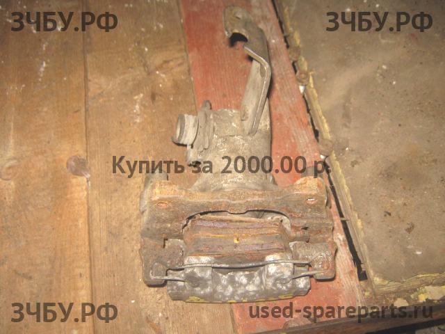 Nissan Primera P12 Суппорт задний правый (в сборе со скобой)