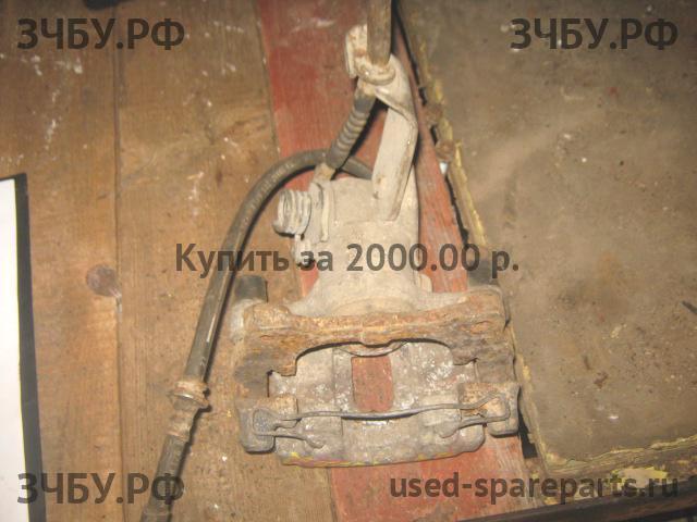 Nissan Primera P12 Суппорт задний правый (в сборе со скобой)