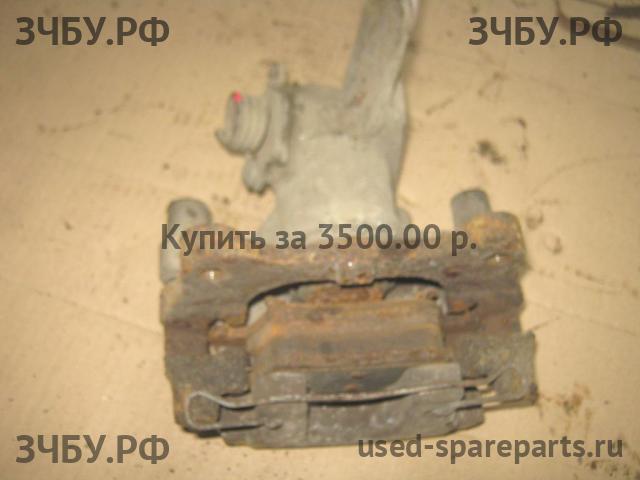 Nissan Primera P12 Суппорт задний правый (в сборе со скобой)