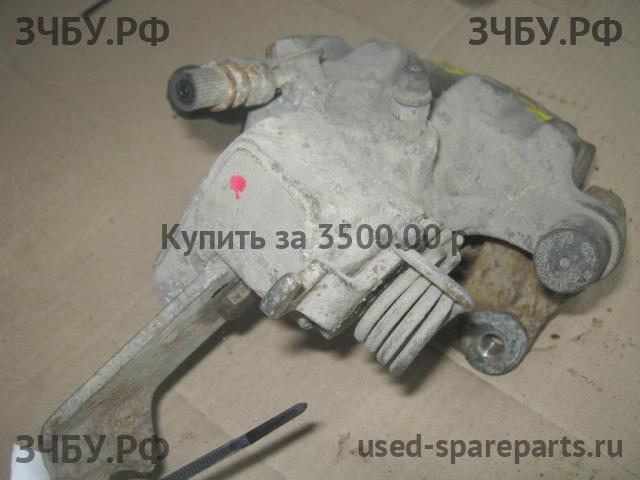 Nissan Primera P12 Суппорт задний левый (в сборе со скобой)