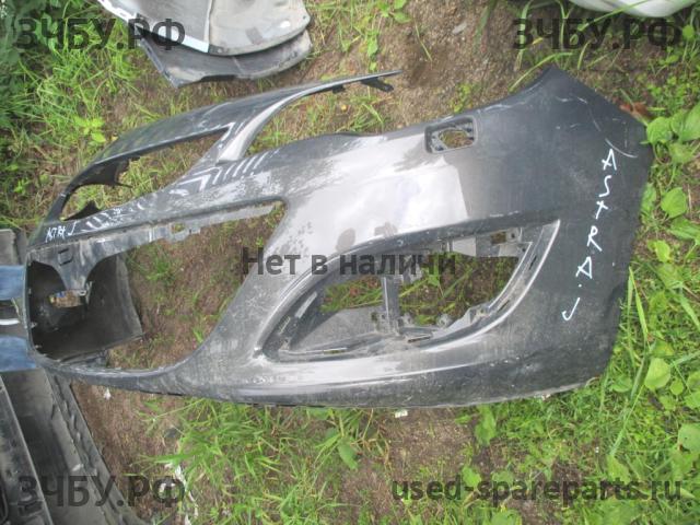 Opel Astra J Бампер передний