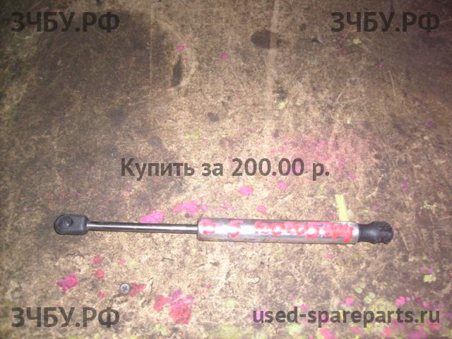 Volkswagen Passat B5 Амортизатор крышки багажника
