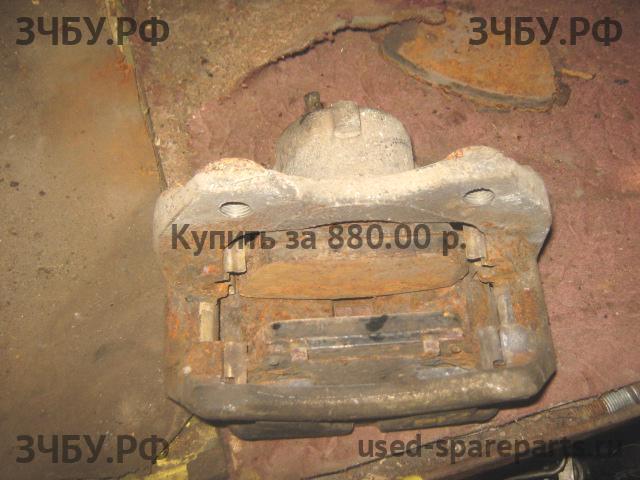 Nissan Primera P12 Суппорт передний правый (в сборе со скобой)