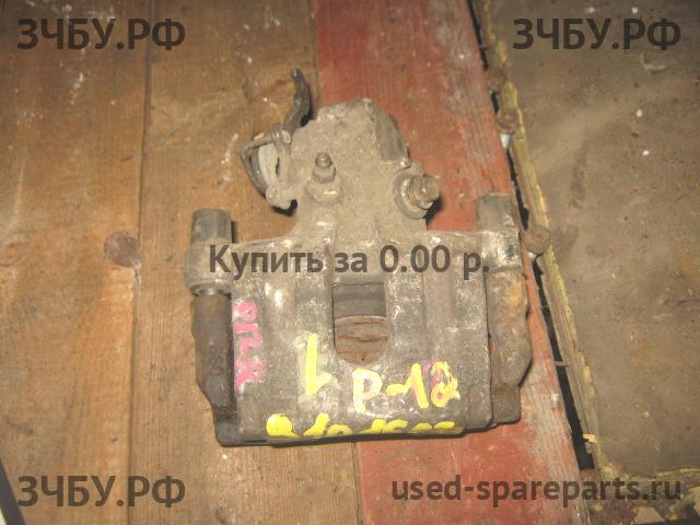 Nissan Primera P12 Суппорт задний правый (в сборе со скобой)