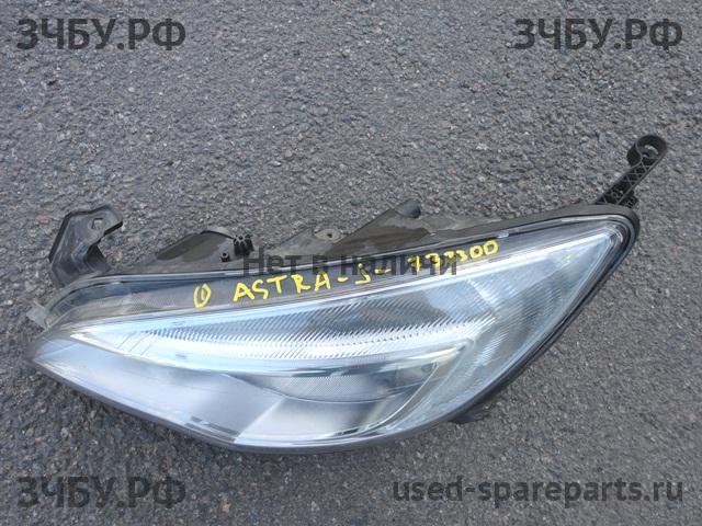 Opel Astra J Фара левая