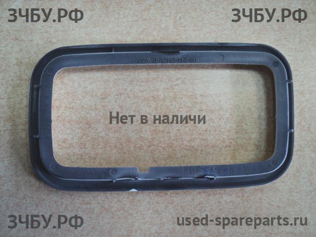 Mitsubishi Lancer 9 [CS/Classic] Рамка фонаря заднего правого