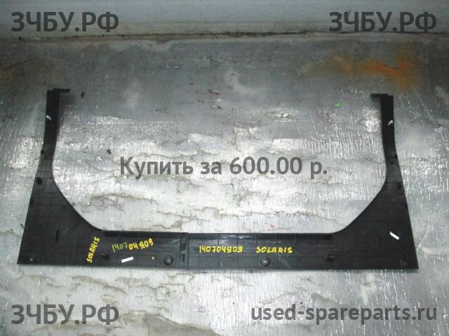 Hyundai Solaris 1 Накладка крышки багажника