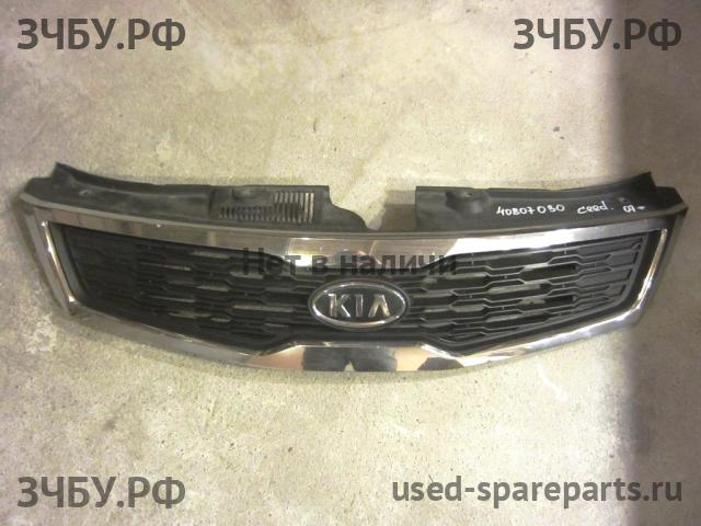 KIA Ceed 1 Решетка радиатора