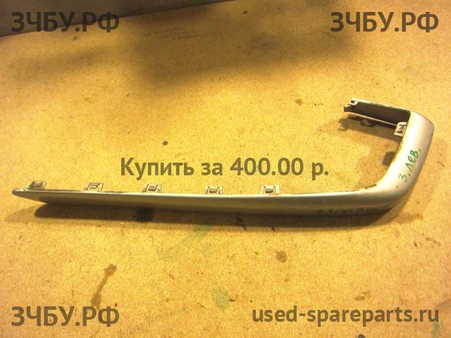 Volvo V70 (2) Накладка декоративная над задним бампером левая