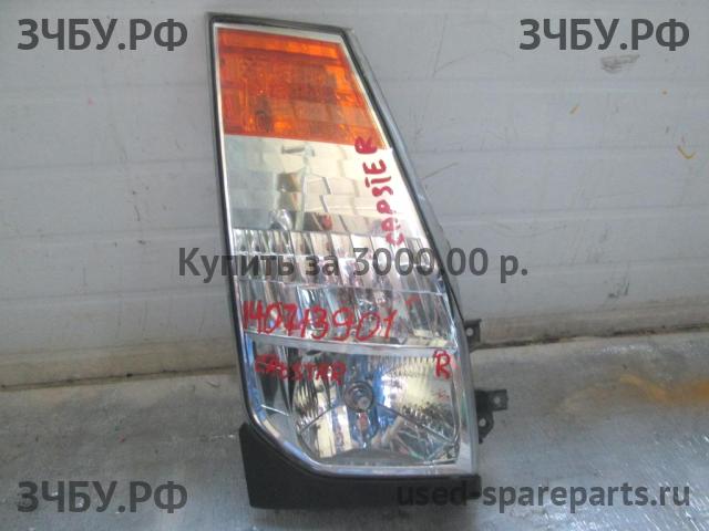 Nissan Cabstar Фара правая