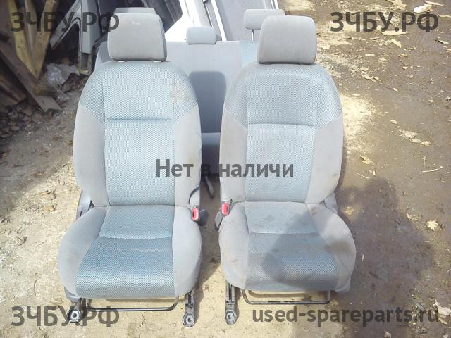 Toyota Hi Lux (3) Pick Up Сиденья (комплект)