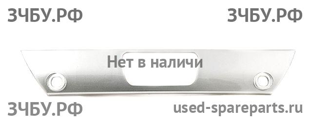 Mitsubishi Pajero/Montero 4 Накладка на дверь багажника