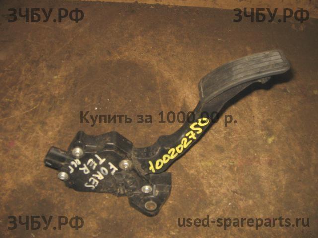 Subaru Forester 2 (S11) Педаль газа