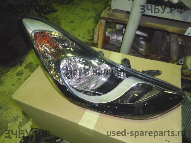 Hyundai Elantra 3 Фара правая
