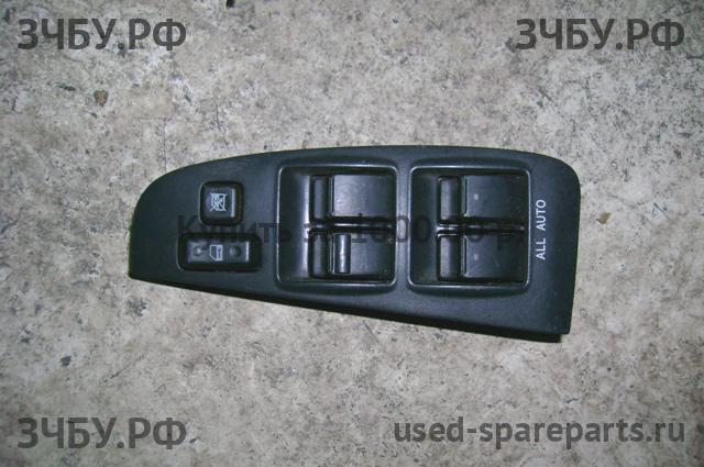 Toyota Avensis 2 Кнопка стеклоподъемника передняя левая (блок)