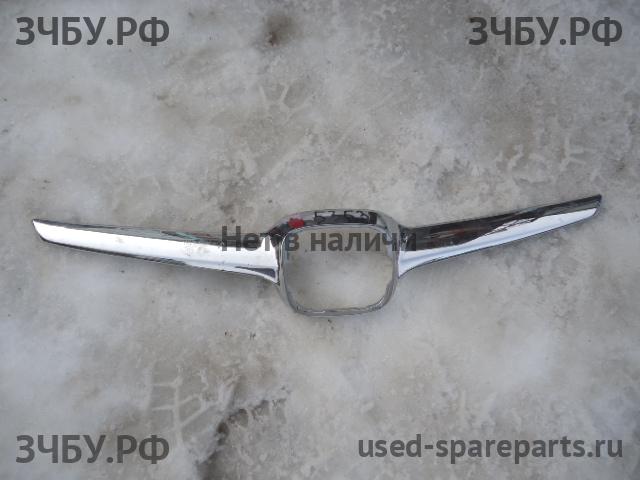 Honda Civic 8 (4D) Молдинг решетки радиатора