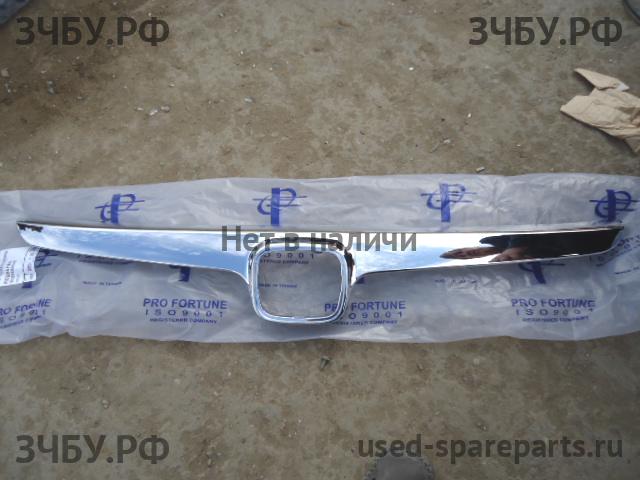 Honda Civic 8 (4D) Молдинг решетки радиатора