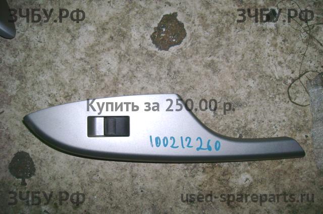 Toyota Corolla (E14 - E15) Кнопка стеклоподъемника задняя правая
