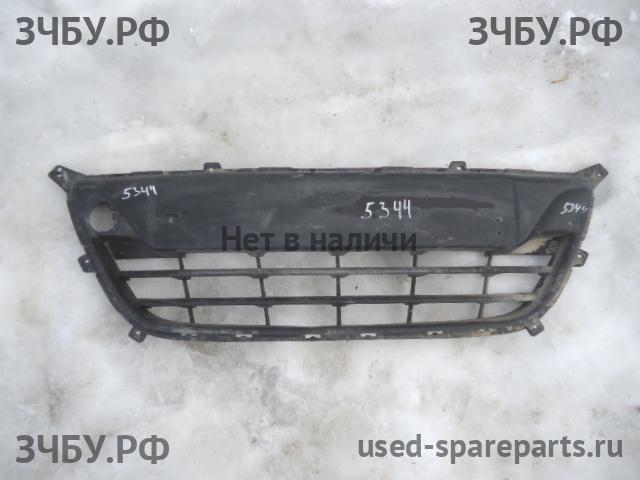 Hyundai i20 (1) Решетка в бампер