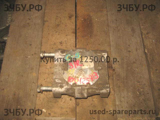 Citroen C5 (1) Суппорт задний правый (в сборе со скобой)