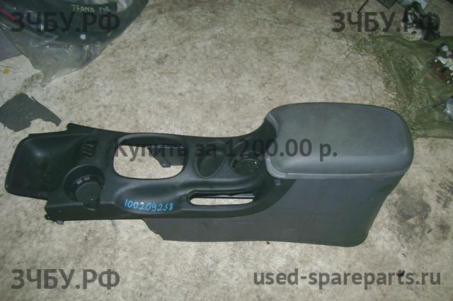 Hyundai Santa Fe 1 (SM) Консоль между сиденьями (Подлокотник)