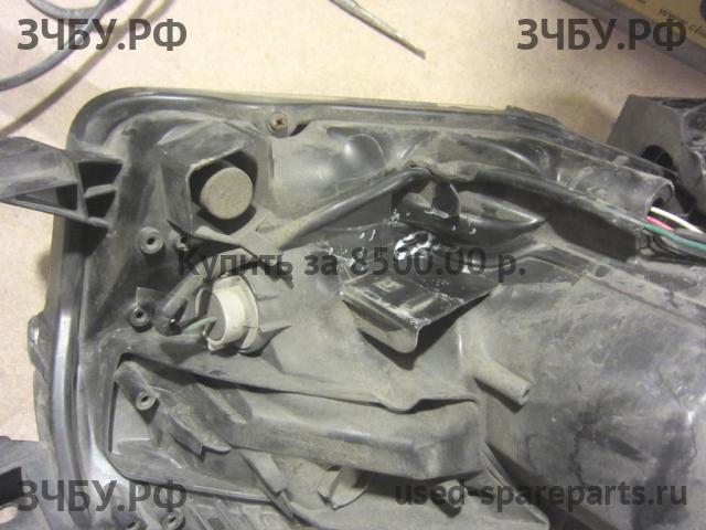 Toyota Corolla (E16 - E17) Фара левая